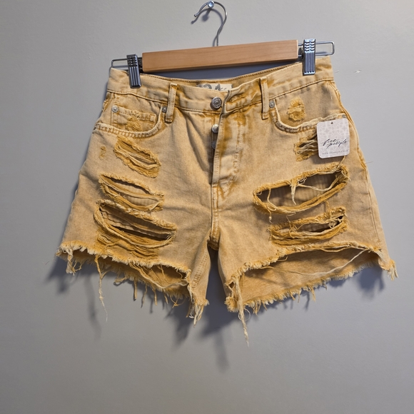We The Free Maggie Yellow Shorts - Picture 2 of 6